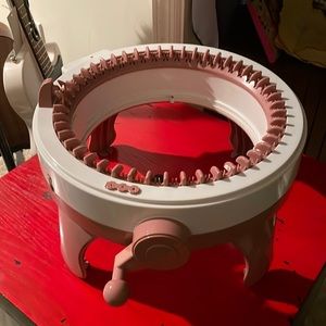 Knitting machine scarves hats automatic 48 stitiches.